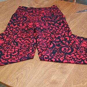 New York & Company Red and Black Floral Pants Women's Size Small NWOT